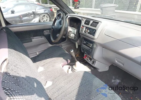 1998 Nissan Frontier Standard/Xe из США, поврежденный, VIN 1N6DD21S6WC388647